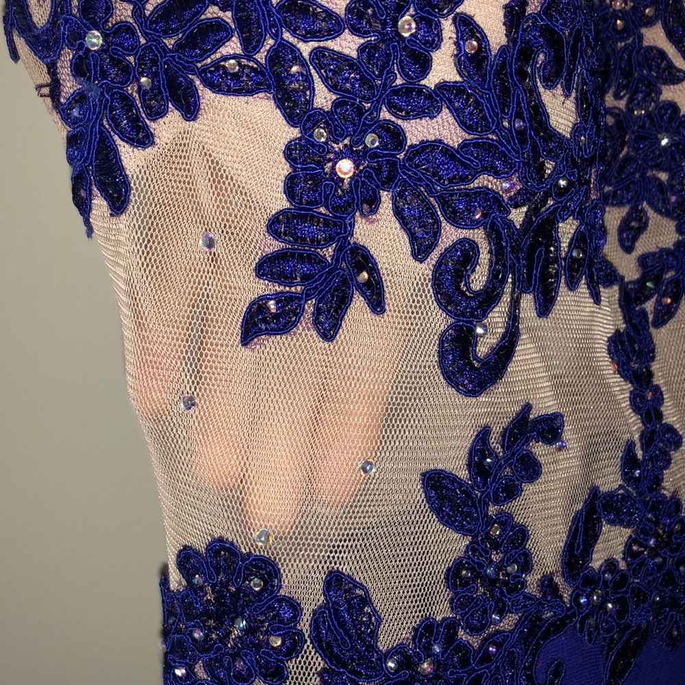 Stunning Prom / Formal Dress - Picture 5 of 7